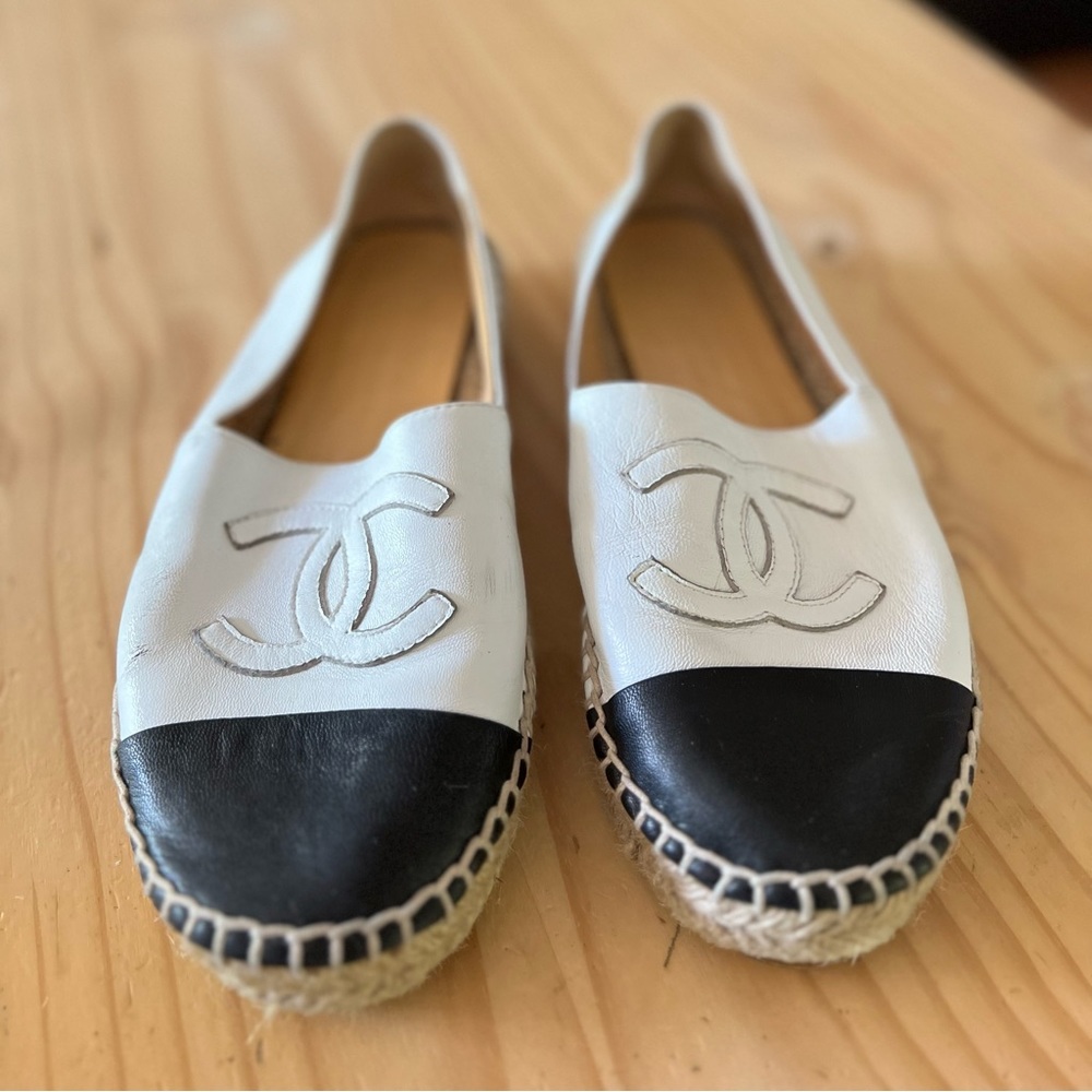 Chanel Women Cc Logo Lambskin Leather Espadrilles White Black size 7.5/38
